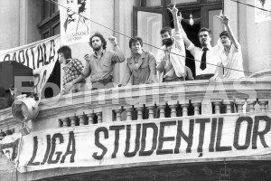 2603_1252137350-large